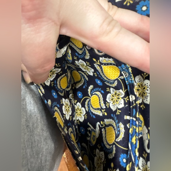 Vera Bradley crossbody gallery trifold wallet Ellie Blue pattern, used 7.5”x5” - Picture 5 of 8